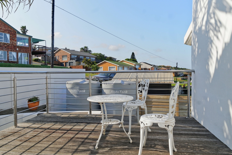 4 Bedroom Property for Sale in Winterstrand Eastern Cape